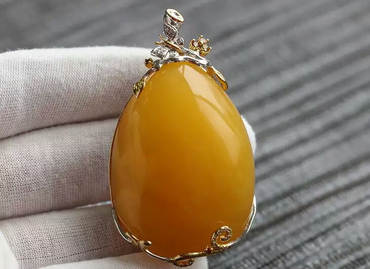 鸡油黄吊坠已结缘